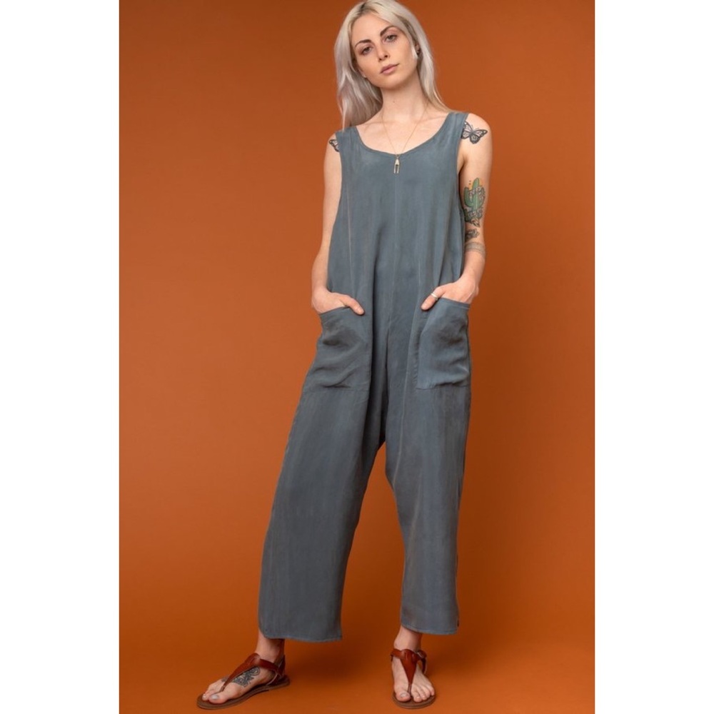ALTAR HOUSELINE CUPRO POCKET JUMPSUIT in blue, s M